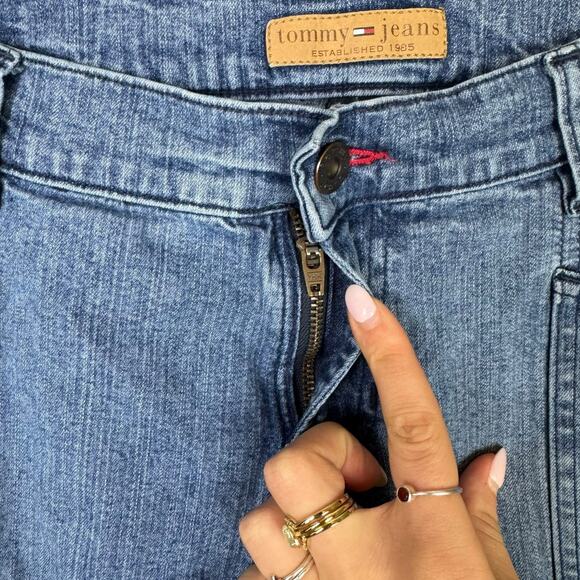 Tommy Hilfiger Juniors Y2K Low Rise Flared Wide Leg Cargo Pocket Jeans - Picture 6 of 9